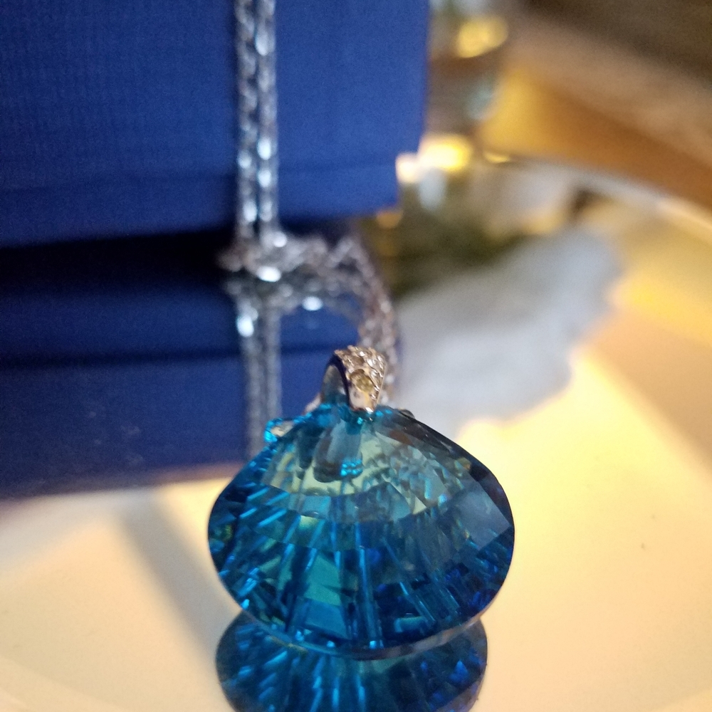 AUTHENTIC Swarovski Limited Edition Turquoise Seashell Necklace - Picture 8 of 16